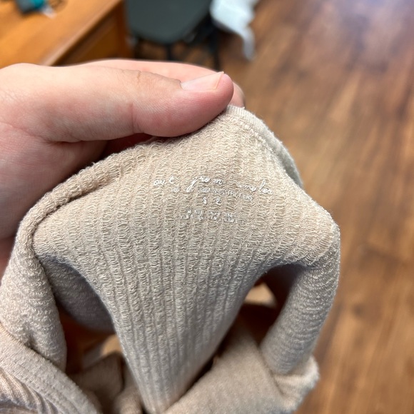 Urban outfitters small tan ribbed round neck sleeveless tank cropped top - Picture 2 of 2